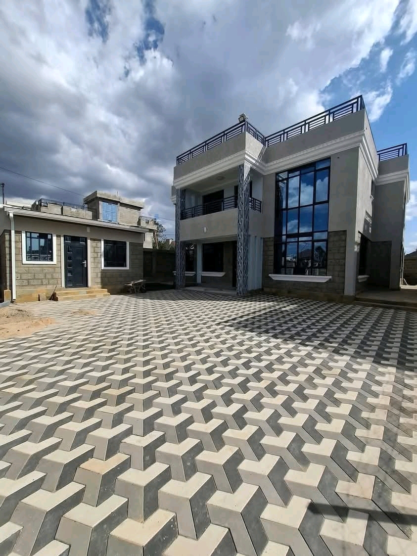 Spacious 4BR Family Home + DSQ